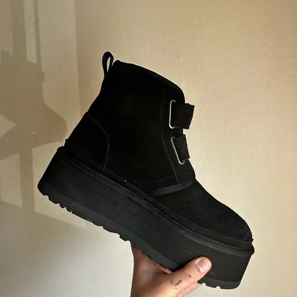 EXCELLENT condition black platform suede Neumel Uggs - Picture 7 of 9